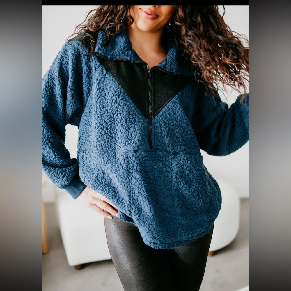 AEMI+CO Two Tone Half Zip Sherpa Sweatshirt Navy Pockets Womens Size Large - Picture 1 of 12